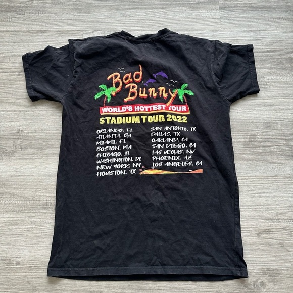 Bad Bunny 2022 world hottest tour shirt Sz M concert Coachella fans 🔥 - Picture 2 of 2
